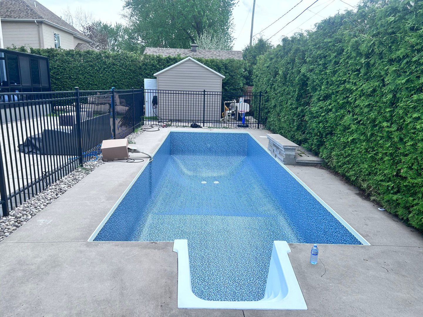 Piscine creusée à Laval, secteur Sainte-Rose, après remplacement de toile