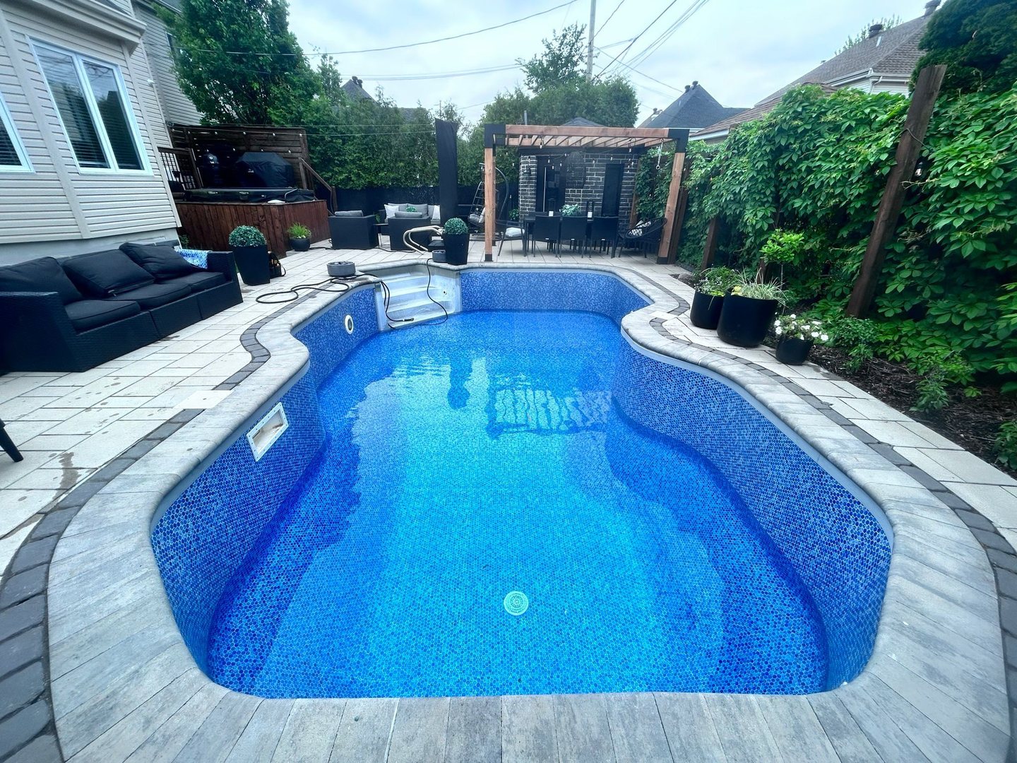 Piscine creusée à Montréal, secteur Ahuntsic, après remplacement de toile