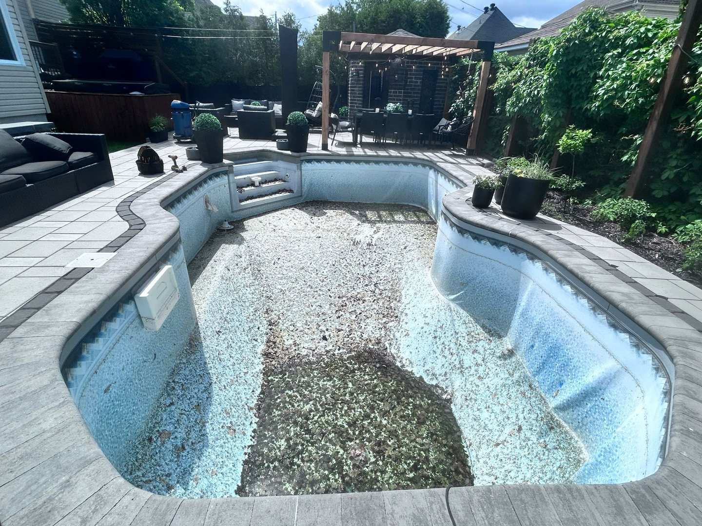 Piscine creusée à Montréal, secteur Ahuntsic, avant remplacement de toile